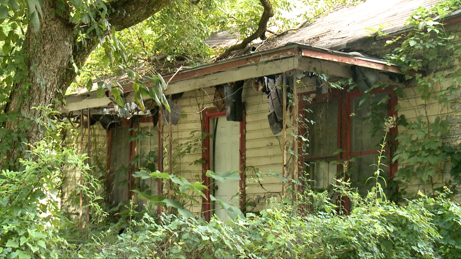 Dilapidated Houses Neglected Property Remain A Problem In Selma