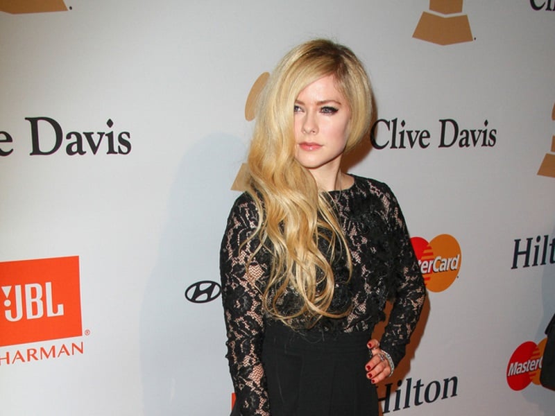 Avril Lavigne Announces North American Greatest Hits Tour Hits