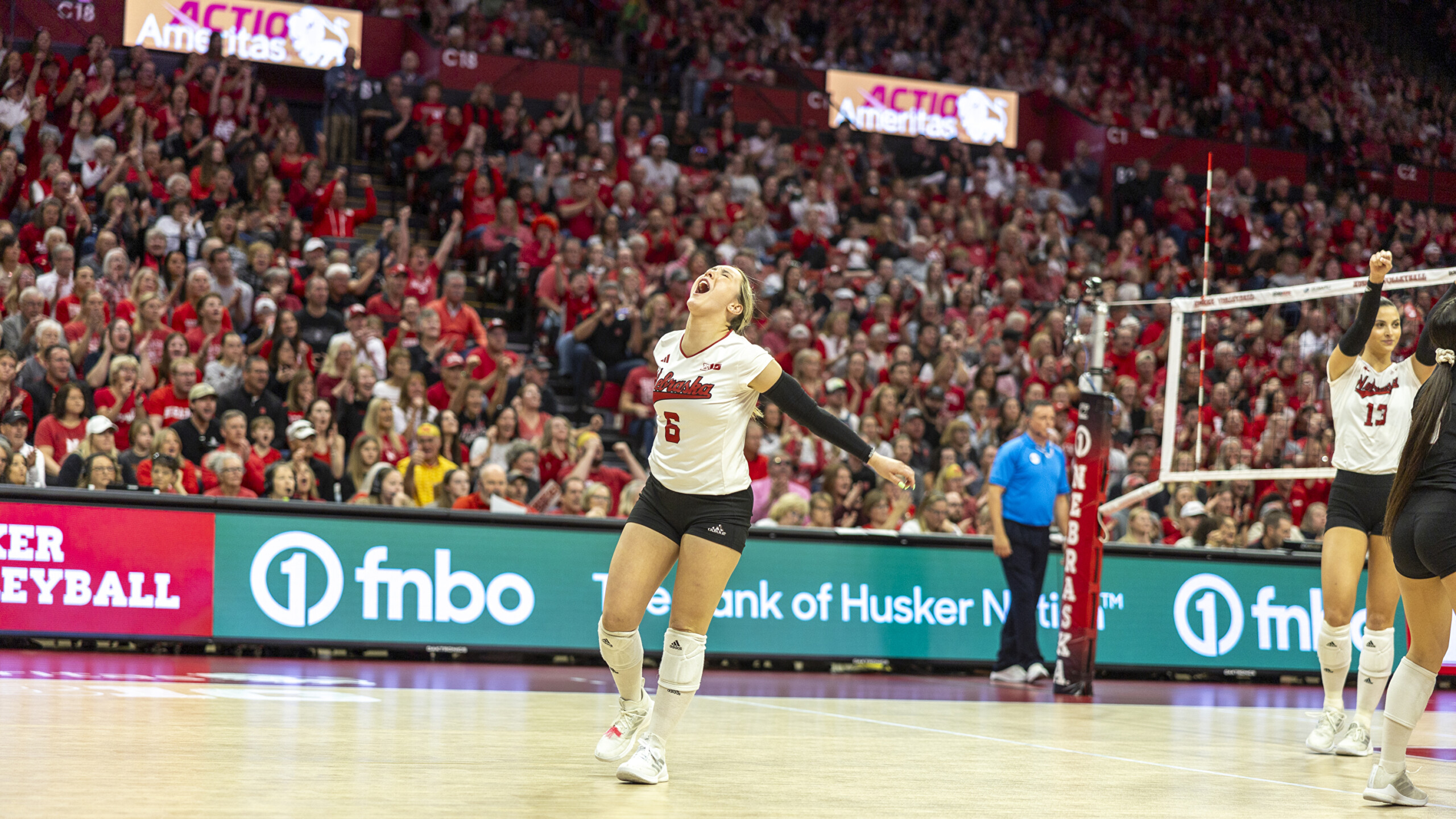 Huskers Defeat Fighting Illini