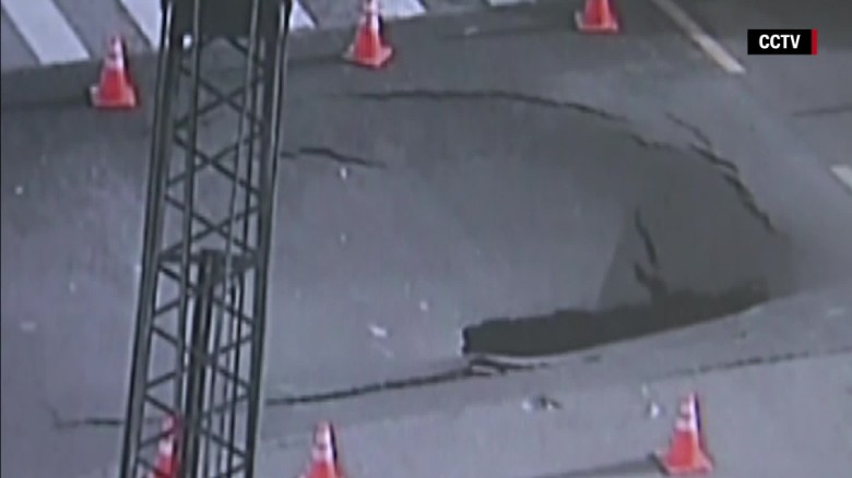 Giant Sinkhole Swallows Busy Intersection WXXV News 25