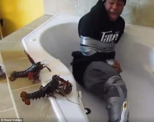 32545ee200000578 3498730 Help Durran Ferguson Pictured Above Screaming In A Bathtub Has A M 91 1458321682309