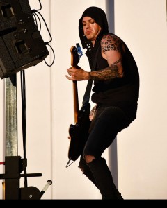 Diamante Bassist