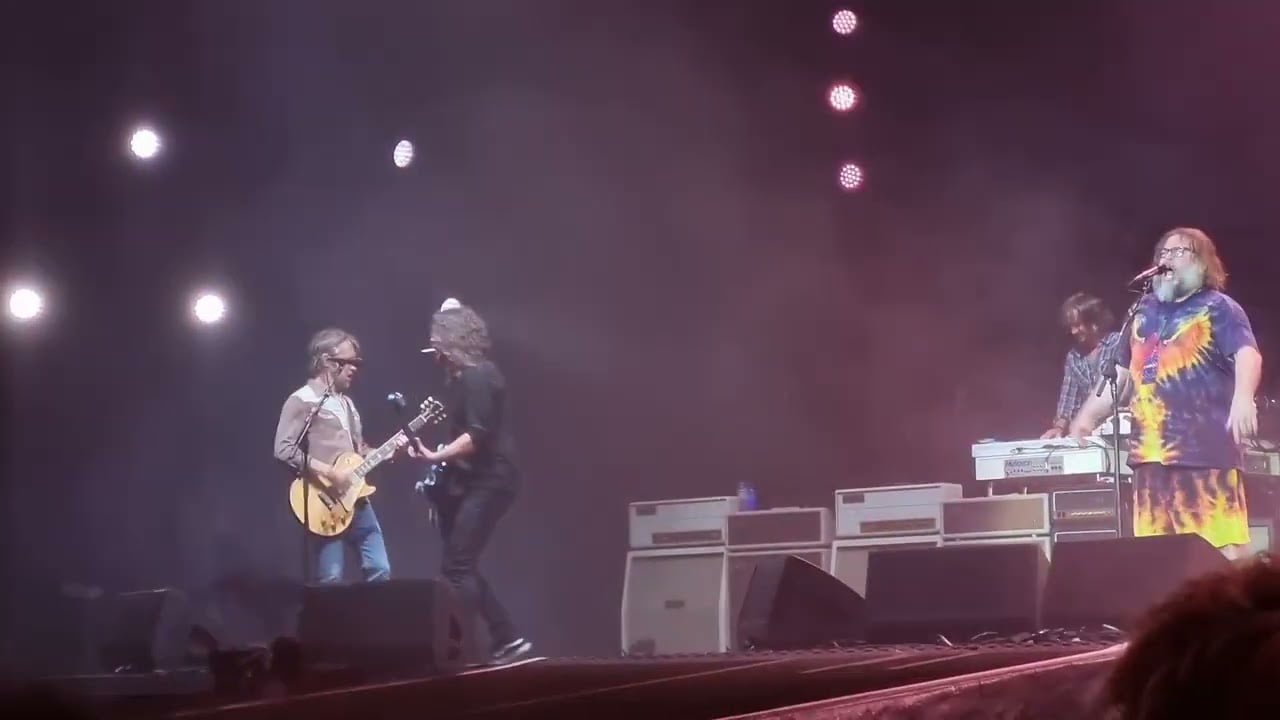 Jack Black does ACDC Big Balls at the Foo Fighters, Auckland '24 94.3