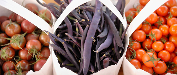 BeansTomatoes_091607_17.NEFFarmersMarketSR_091607
