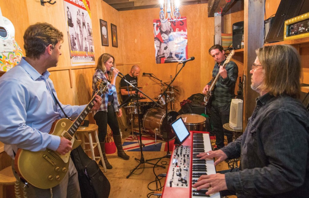 Marin Magazine, Band