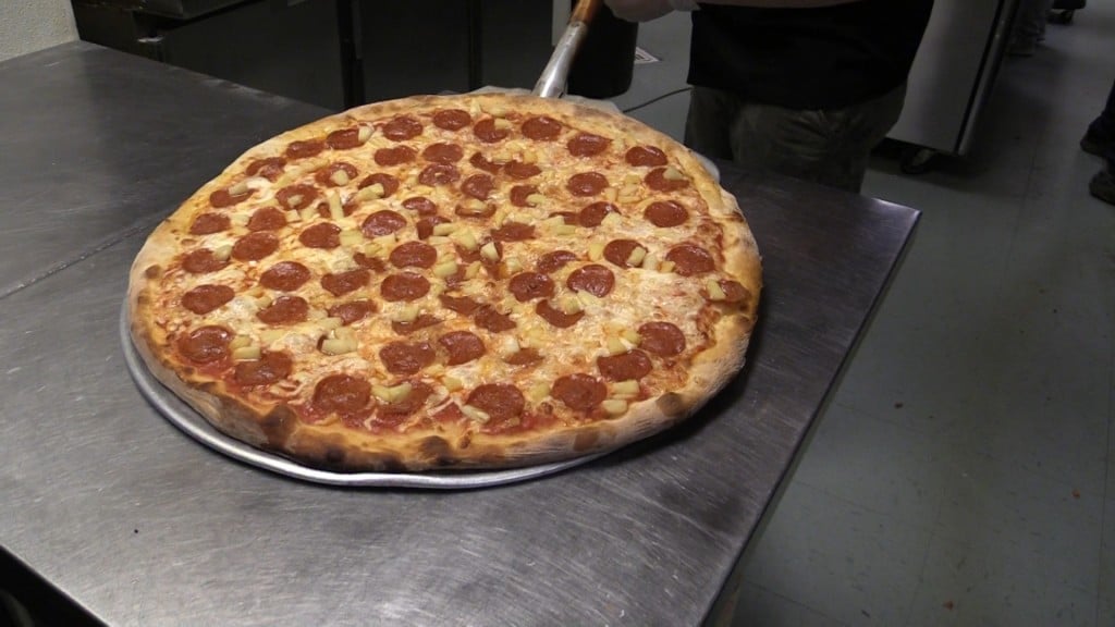 2 Guys And A Pie serves up New York style Pizza.