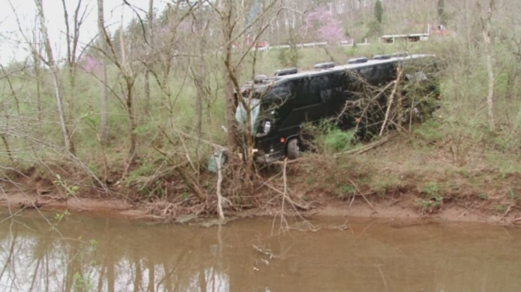 Bus carrying Gregg Allman crew crashes