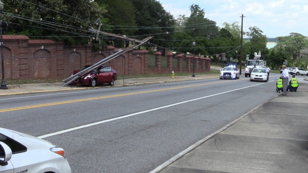 Car wreck on Georgia Avenue in Macon.