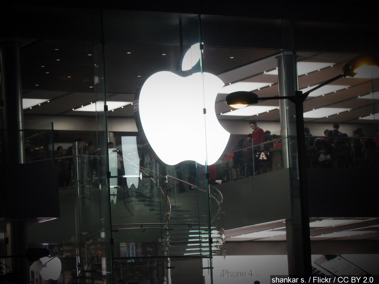 Tech Report: Facebook census info ban, Apple's top secret mission ...