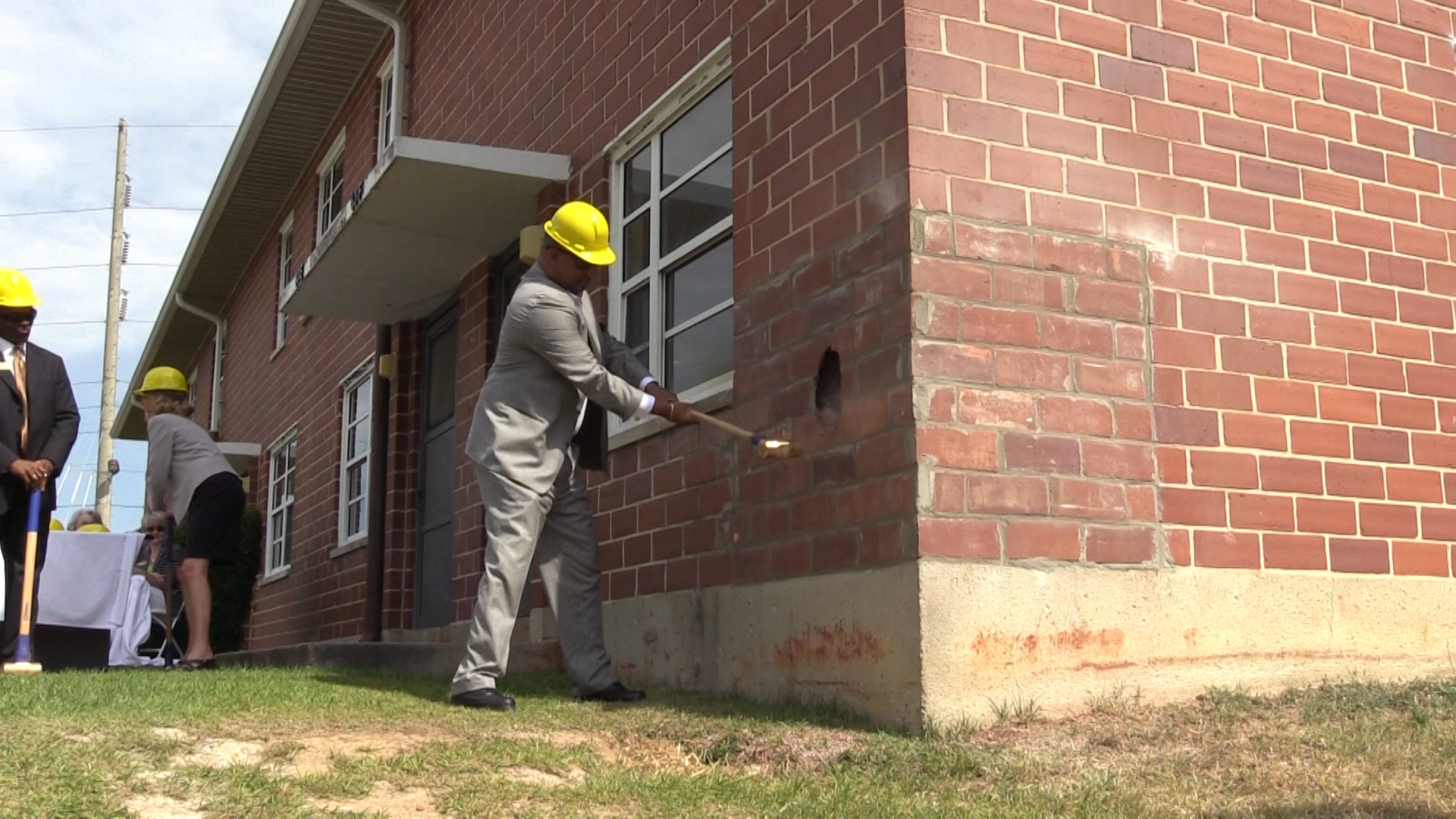 Demolition begins on Macon's Tindall Heights apartments 41NBC News