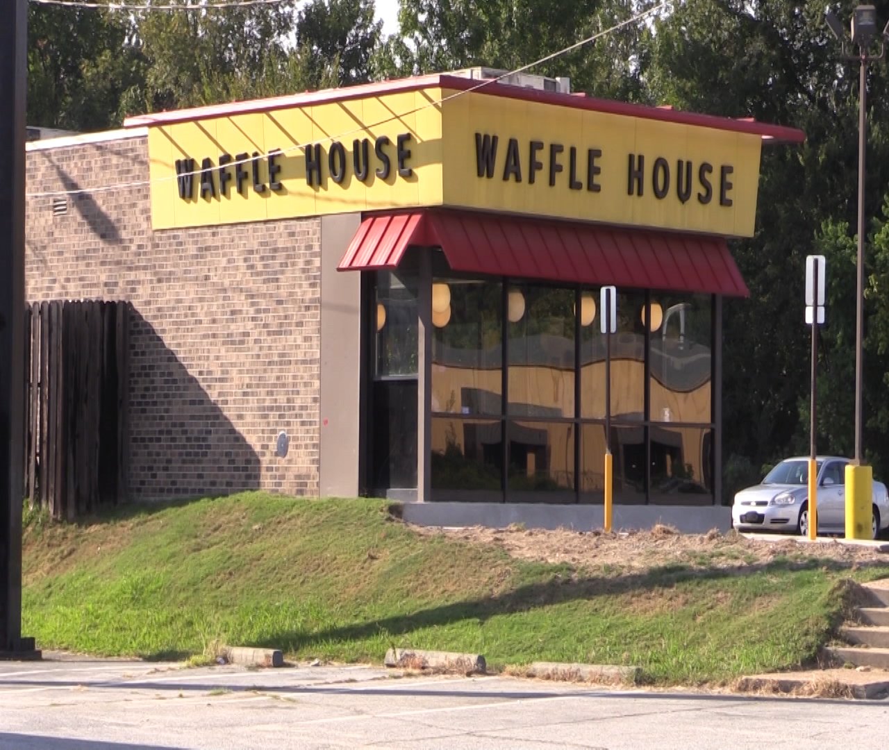 Bomb threats made at Macon Waffle House 41NBC News WMGTDT
