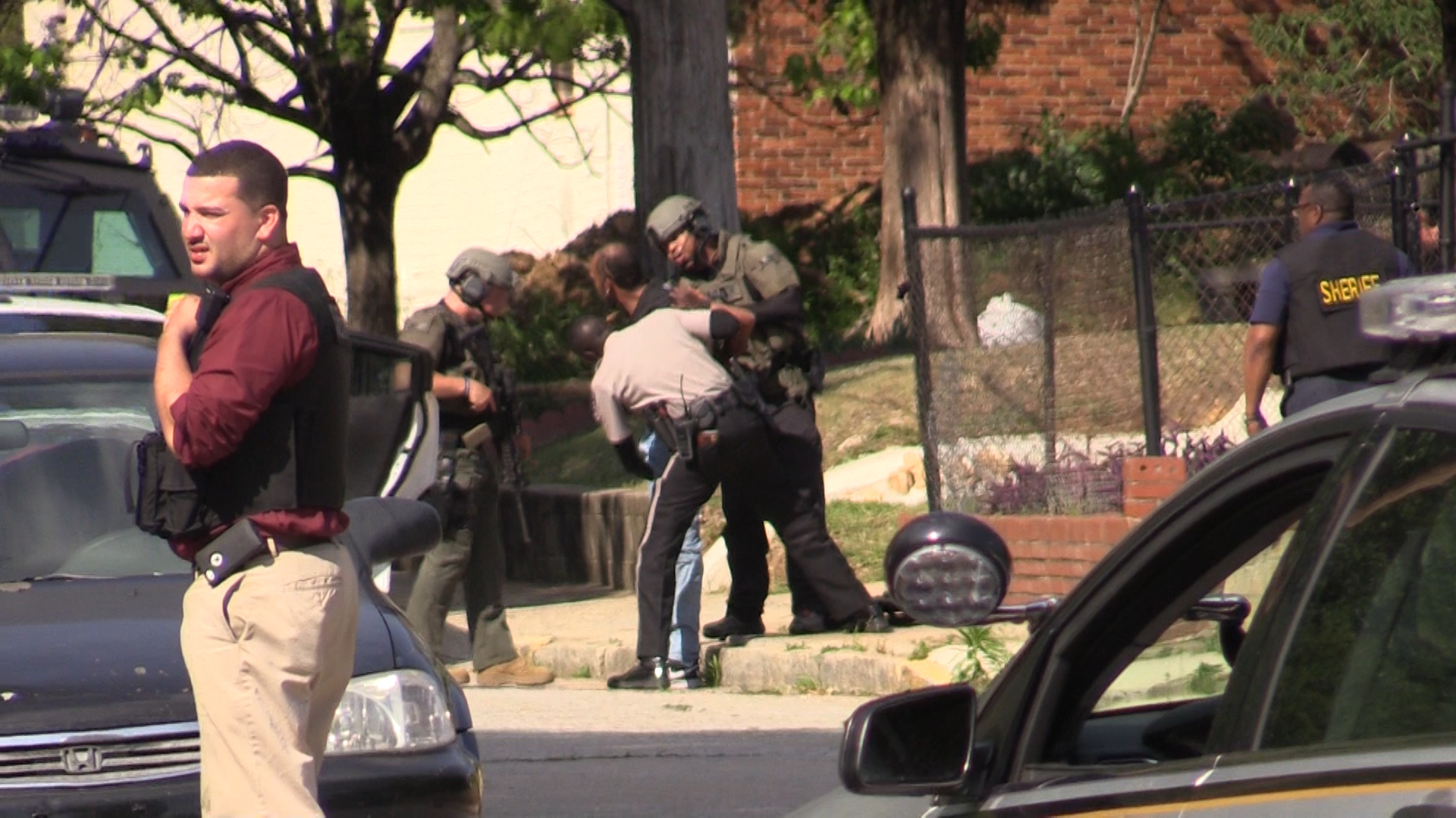 SWAT team called out after Macon man barricades himself in home - 41NBC ...