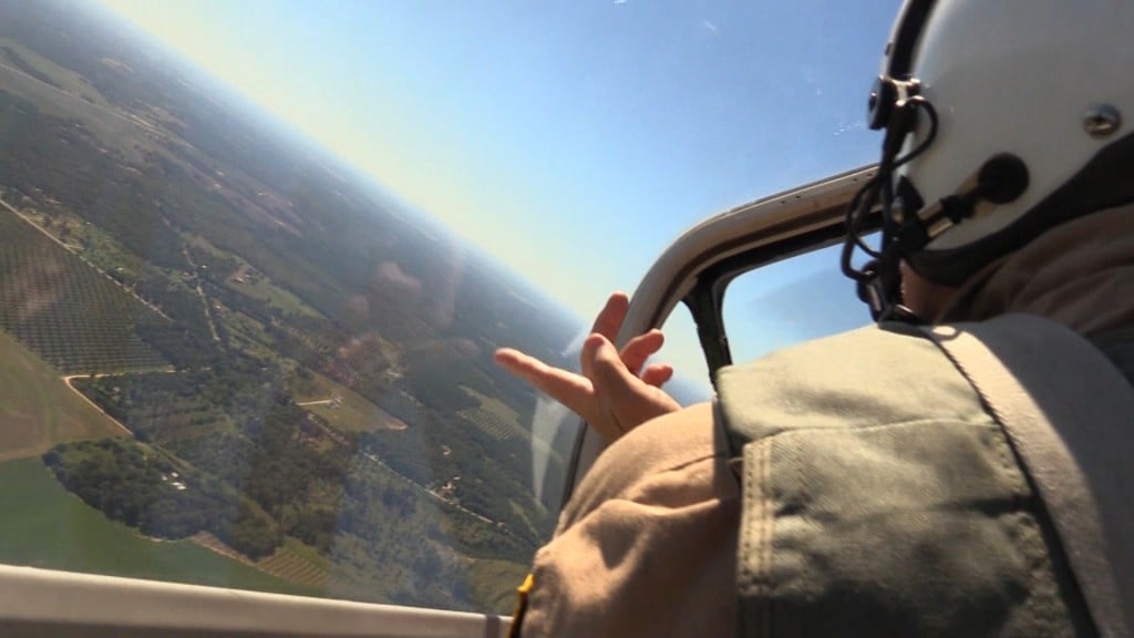 Stan Musick flying over Perry.