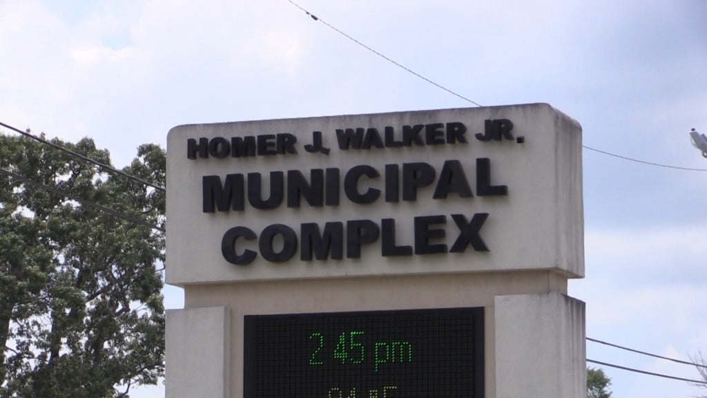 Warner Robins leaders to raise sewage fees.