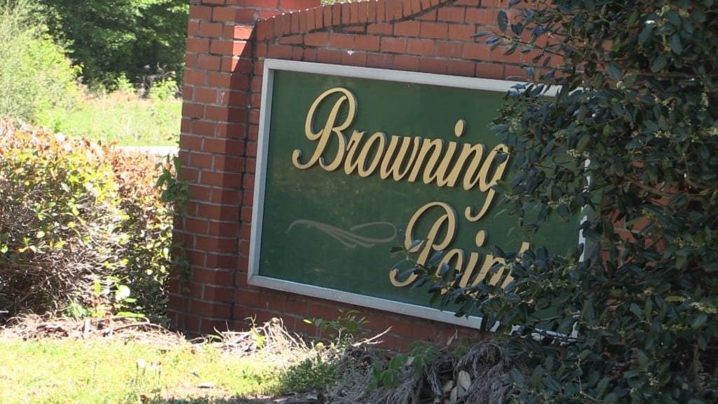 Browning Pointe hopes the Macon-Bibb Commissioners will add streetlights to the neighborhood for safety.