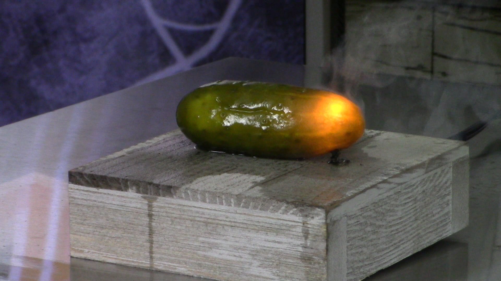 Hooked on Science Electric Pickle 41NBC News WMGTDT