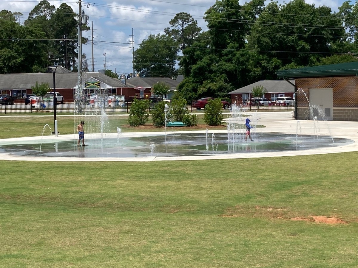 Residents upset after Centerville announces splash pad hour changes