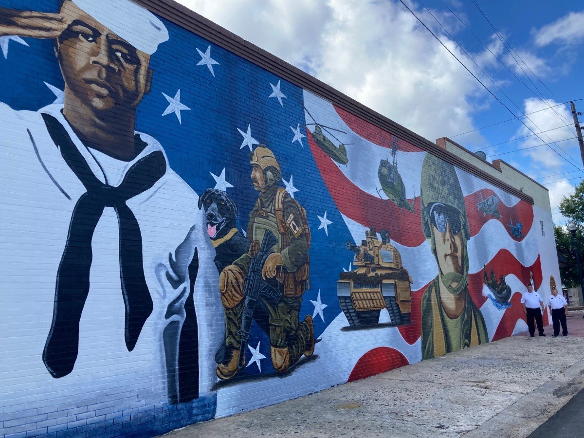 Eastman Unveils New Mural To Honor Veterans