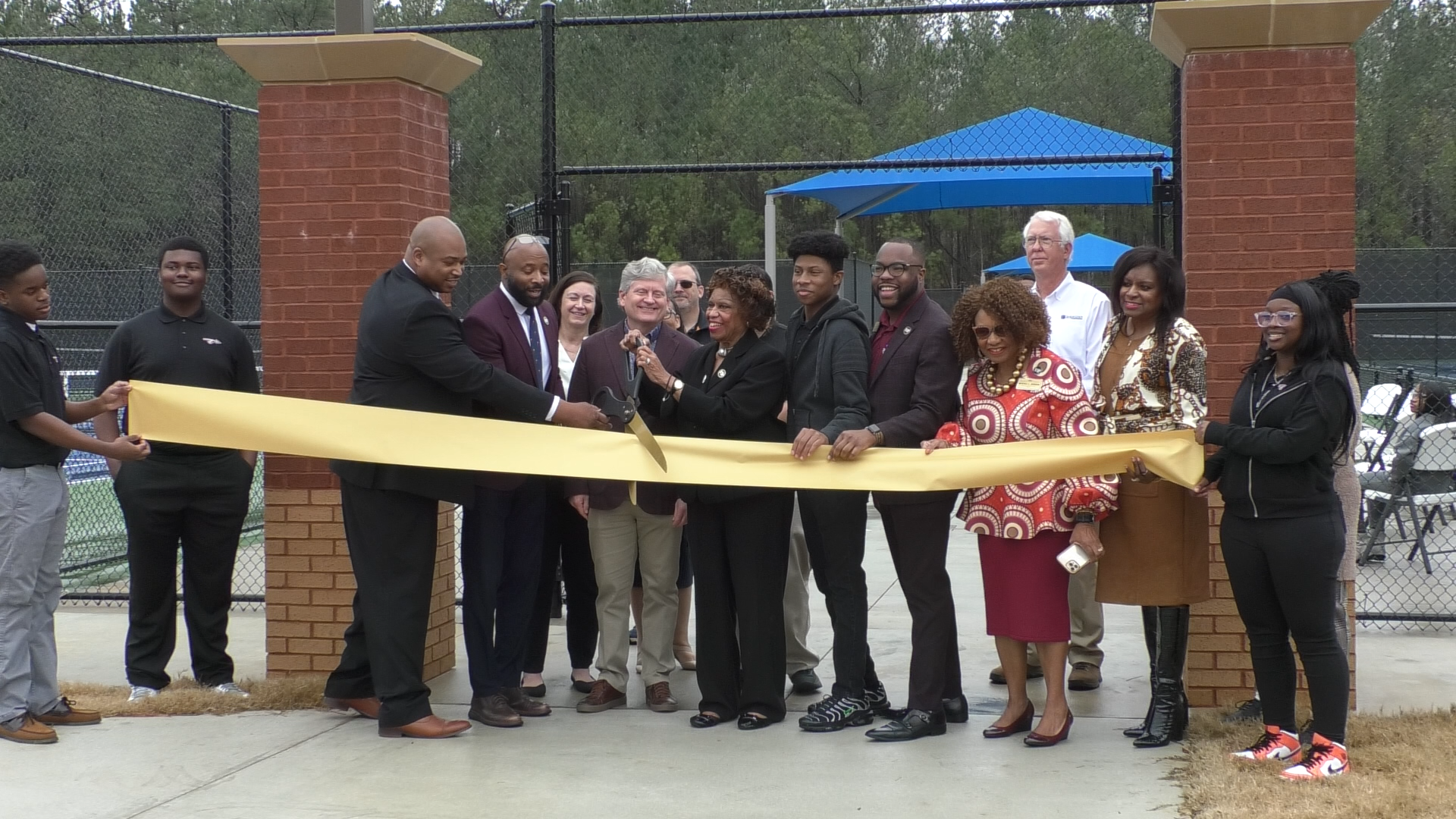 Westside High School cuts ribbon on new tennis facility