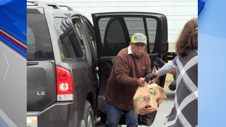 Roquan Smith Food Giveaway