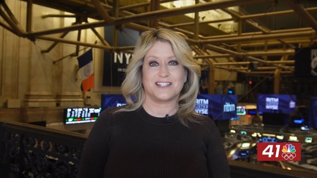 Morning Business Report: Banks Consider 10% Credit Card Rates As Trump Pressures Industry