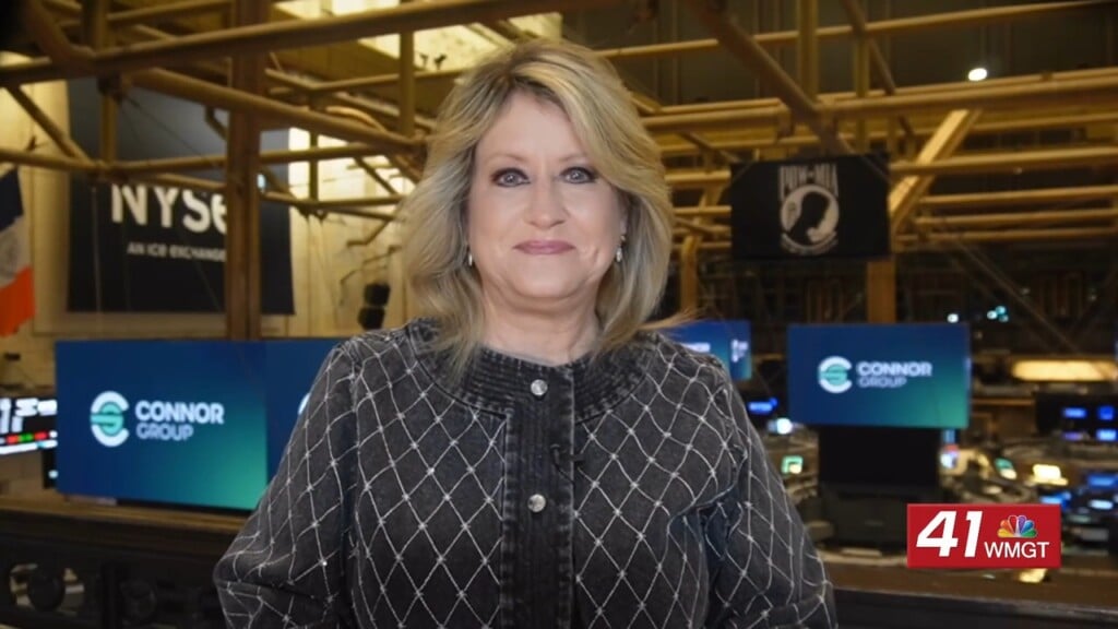 Morning Business Report: Paramount Outbids Netflix For Warner Bros. Discovery, State Farm Issuing Refunds To Policyholders