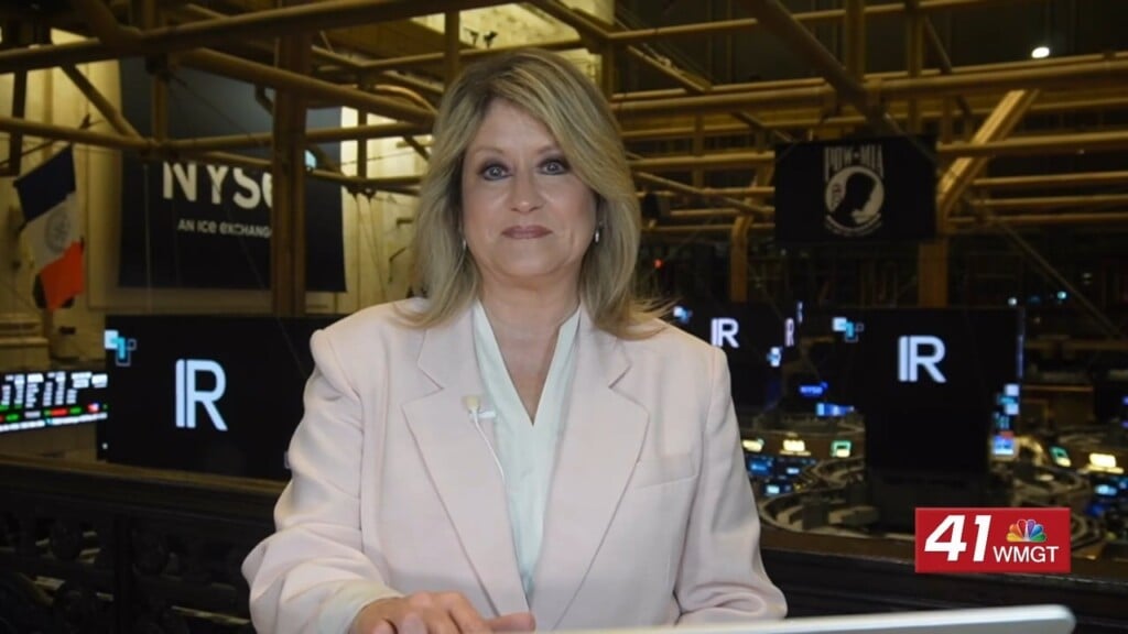 Morning Business Report: Usps Price Hikes, Tough Job Market For Grads, Stocks Rise On Oil Dip