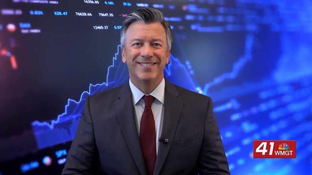 Morning Business Report: Markets Rise On Iran Talks, Apple Shifts Ai Strategy, Air Canada Ceo Steps Down