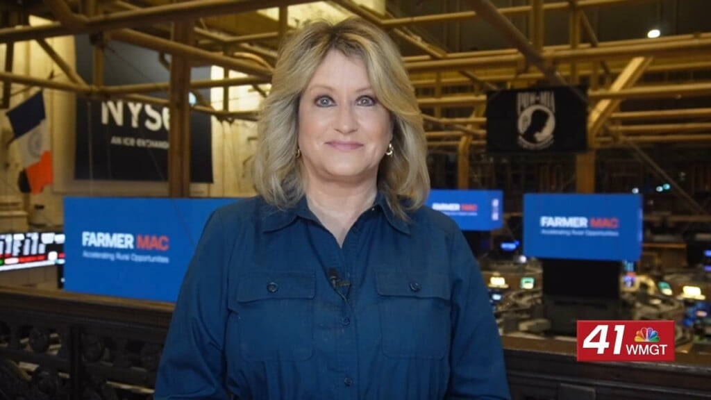 Morning Business Report: Tsa Shortages, Lululemon Outlook, Oscars Ratings And Car Reliability Report