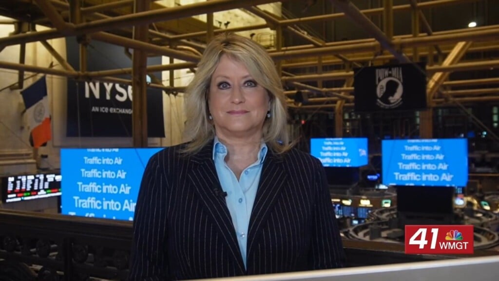 Morning Business Report: Airline Merger Scrapped, Party City Expands