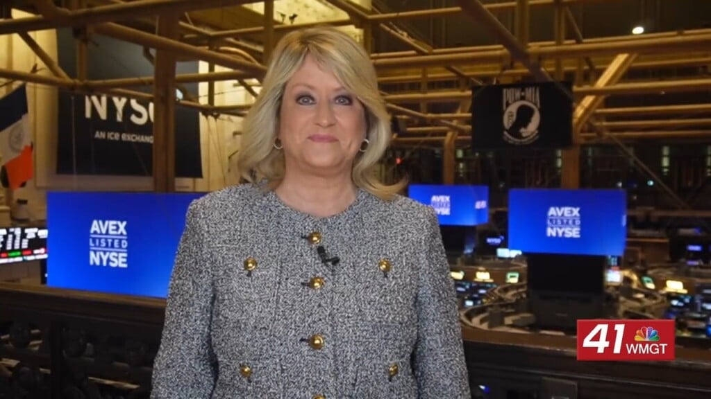 Morning Business Report: Mortgage Rates Fall, Stocks Hit Records And Community College Interest Rises