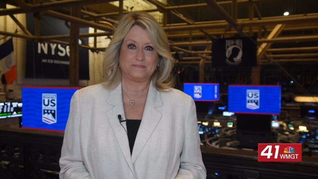 Morning Business Report: Dow Jumps As Blackrock Signals Confidence, Home Sales Fall And Cancer Study Shows Promise