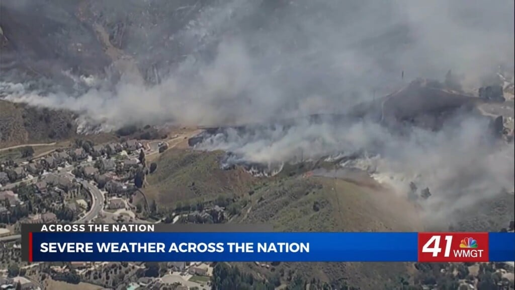 Southern California Wildfire Forces Evacuations In Simi Valley