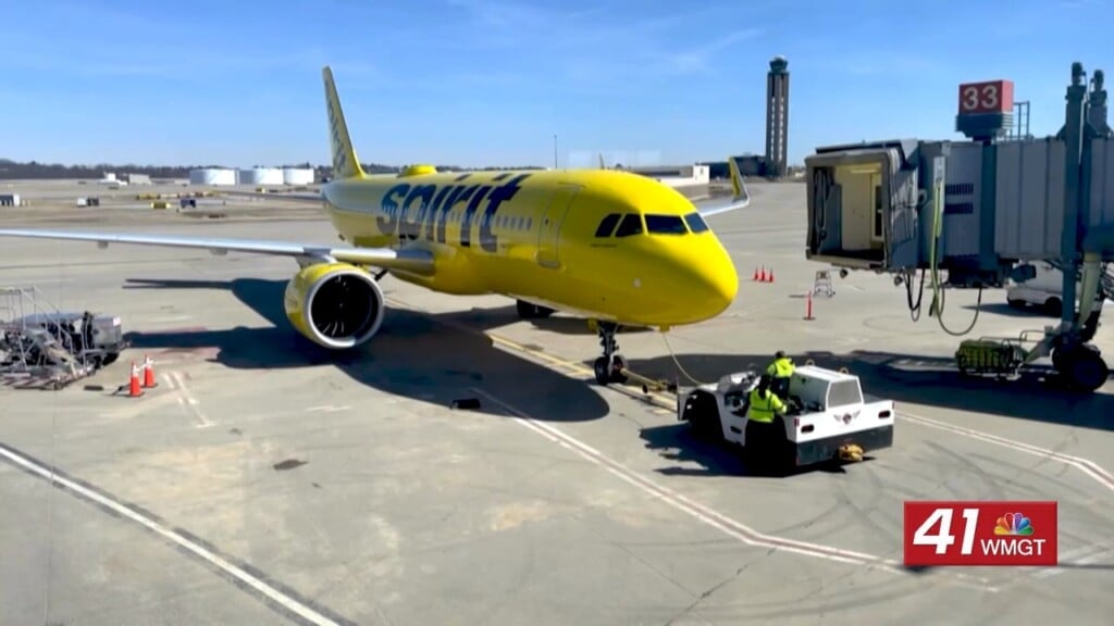 Spirit Airlines Shutdown Leaves Travelers Stranded And Employees Searching For Answers