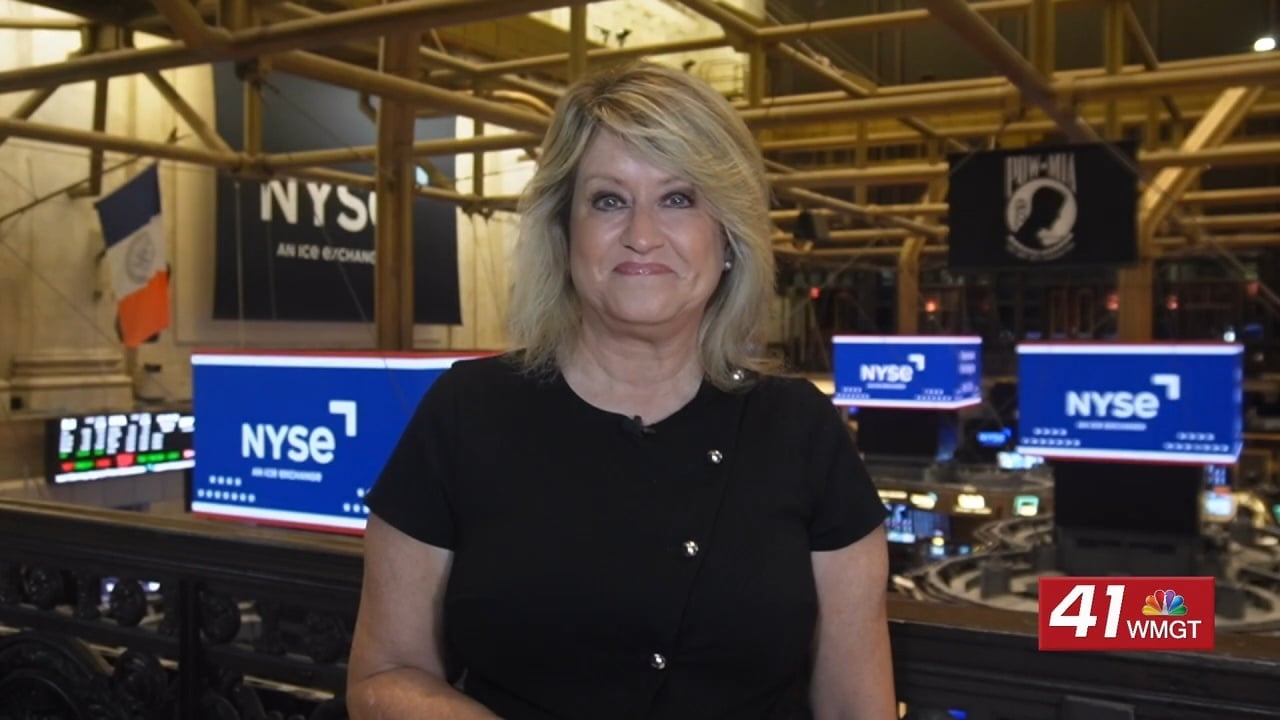 41nbc.com - Keenan Gibson - Morning Business Report: United tests overnight bag drop as Dow closes at another record high