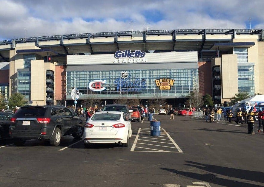 Fans gather for NHL Winter Classic at Gillette