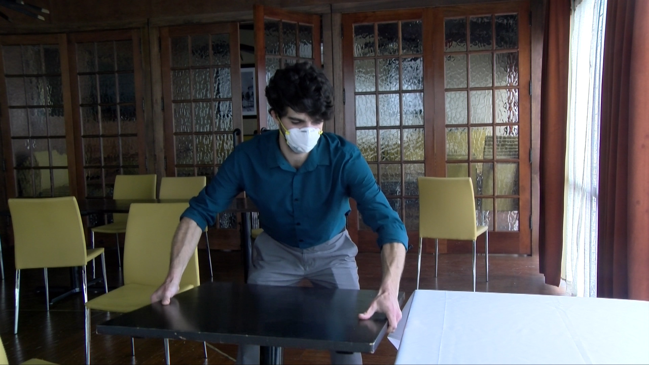 Restaurants react to initial indoor dining rules ABC6