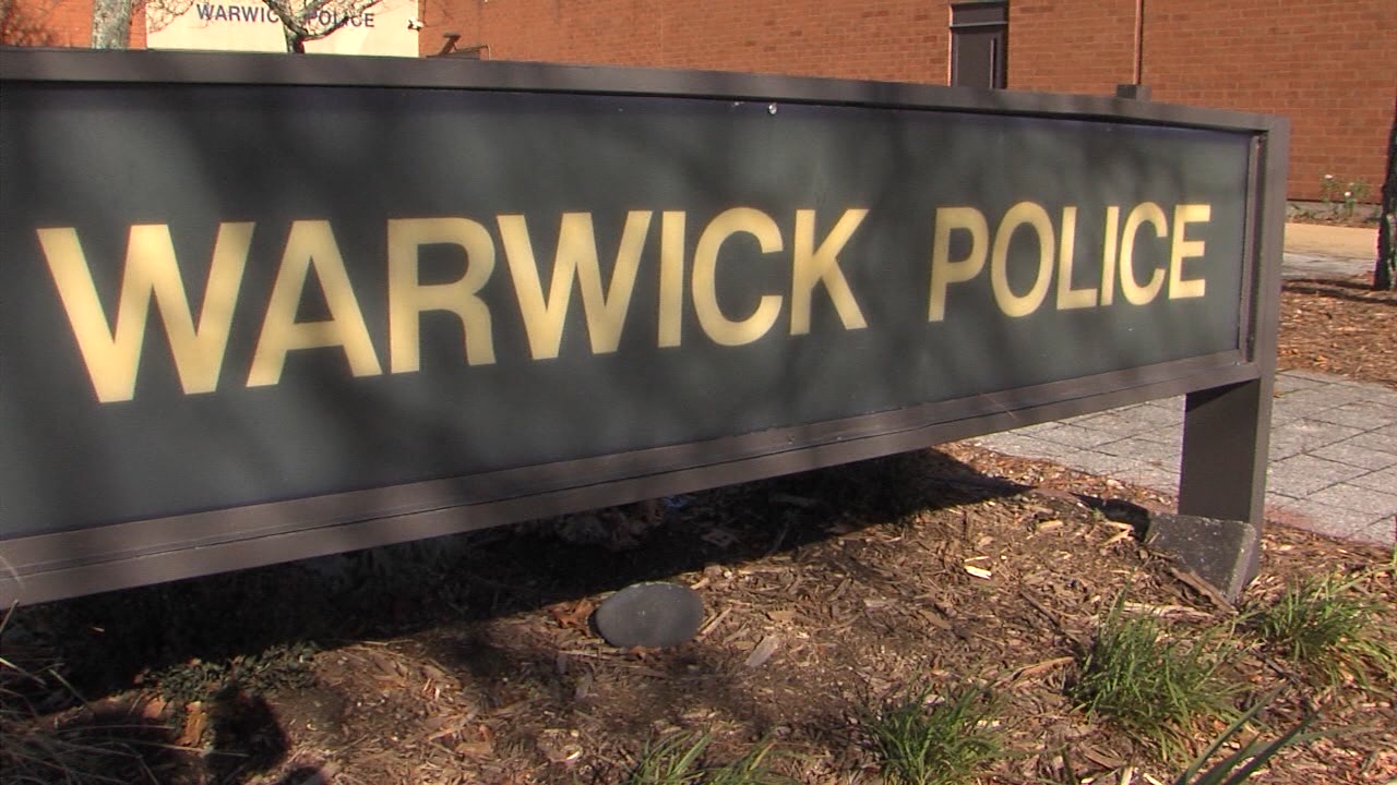 Suspect who charged at Warwick officers with a knife identified | ABC6