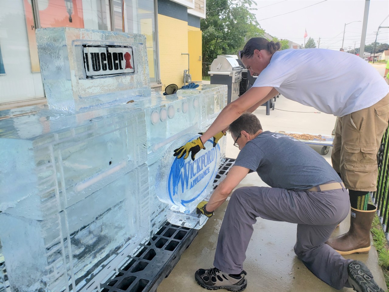 Wickford Appliance's store in Pawtucket holds contest where guests