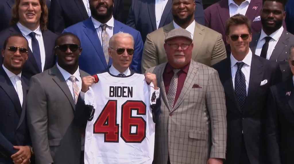 Tom Brady, champion Buccaneers visit Biden at White House