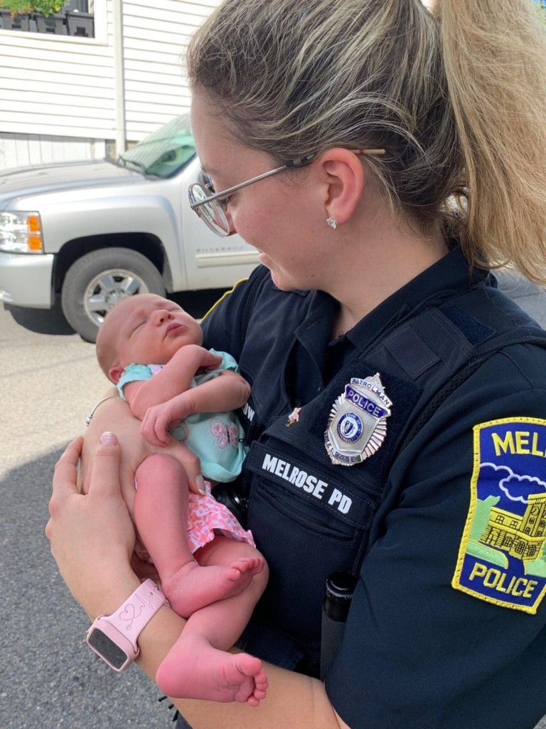 Police officer helps save baby born in car en route to the hospital - Good  Morning America