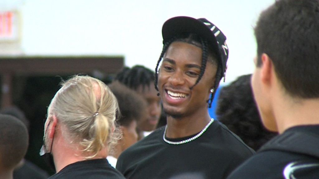 22831 Vo Hoops Over Violence V Isteelestill001