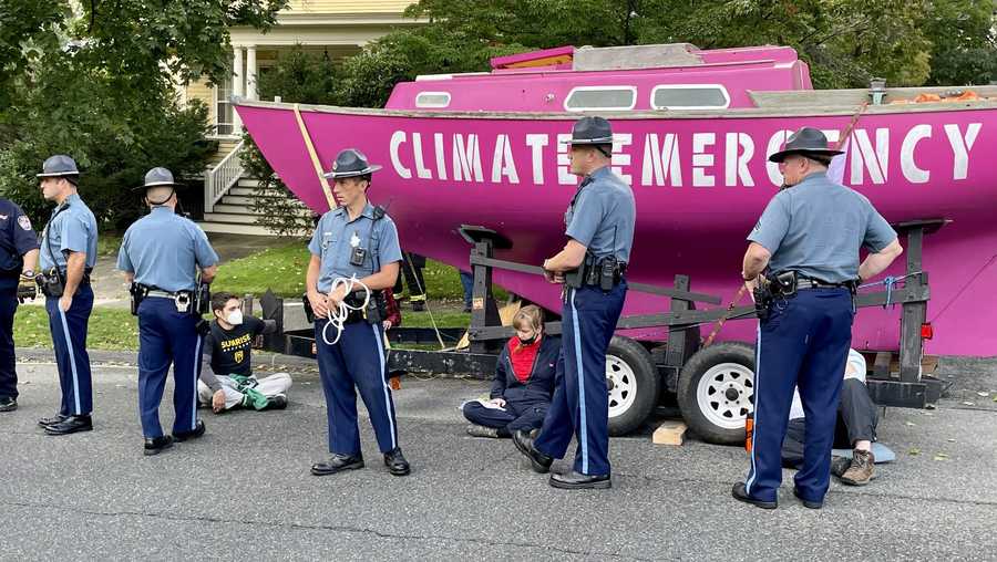 Climate Emergency Pink Boat Protest Swampscott 1632835640