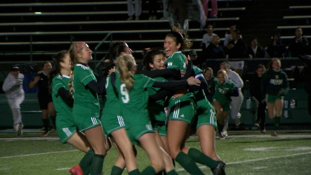 37428 Vo D2 Gsoc Chariho Prout V Isteele00 00 32 02still001