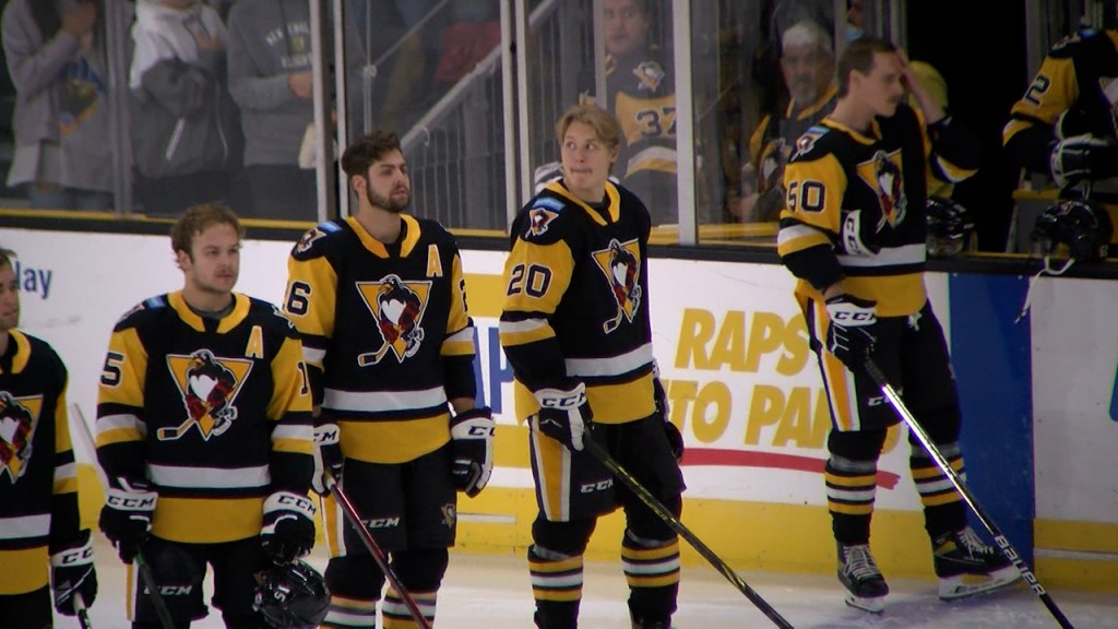 38642 Vo Pbruins Penguins V Isteele00 00 11 03still001