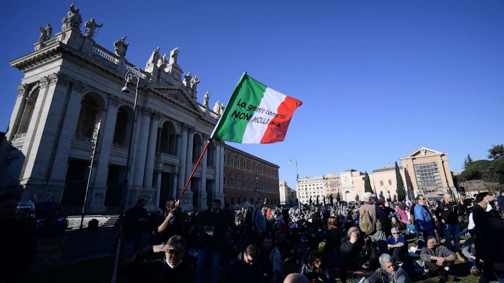 Italy Covid Vaccine Protest Gty 220 Hpmain 20220117 044646 16x9 992