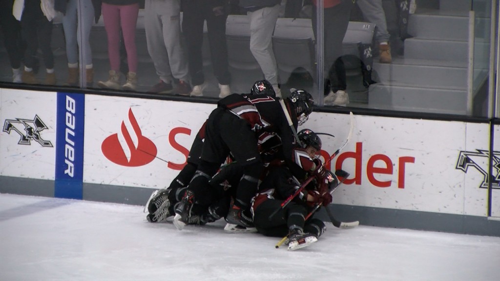 45417 Vo Hendricken Eg Bhk V Isteele00 00 16 24still001