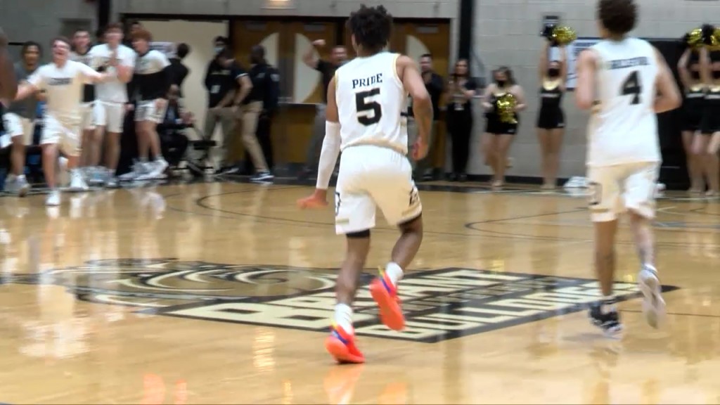 Bryant Ccsu Mbb Nec Quarters Vomp400 00 31 15still001