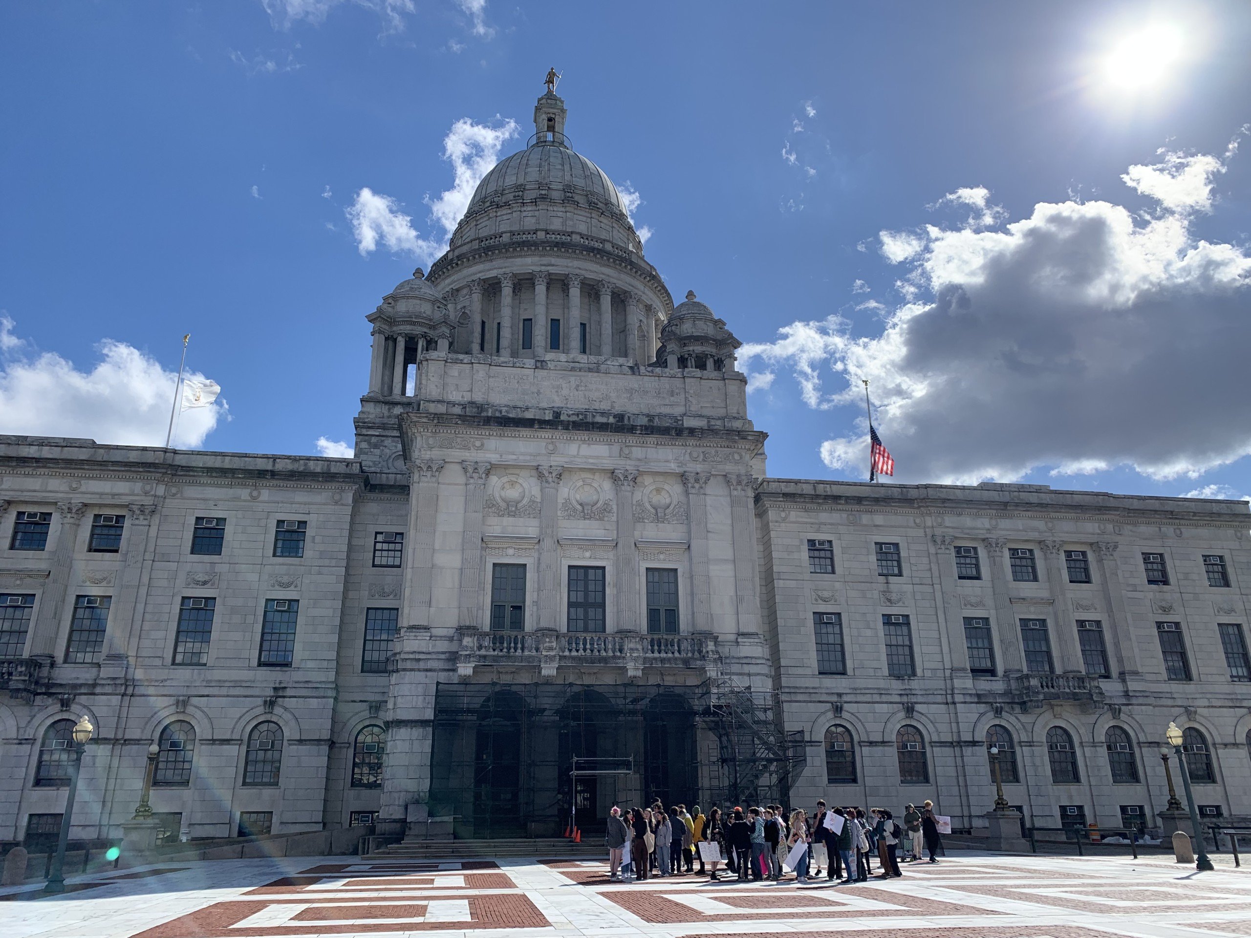 Rhode Island Senate passes bill to generate all of state’s electricity with renewable source by 2033 | ABC6