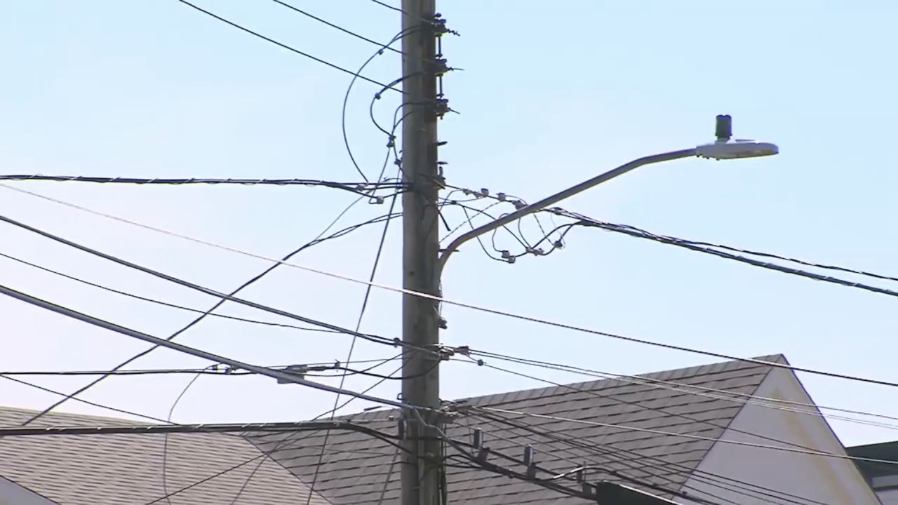 High winds knock power out for residents across Rhode Island | ABC6